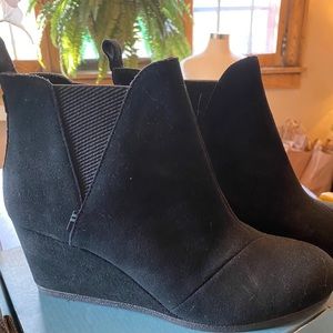 TOMS NIB Kelsey Black Suede Bootie